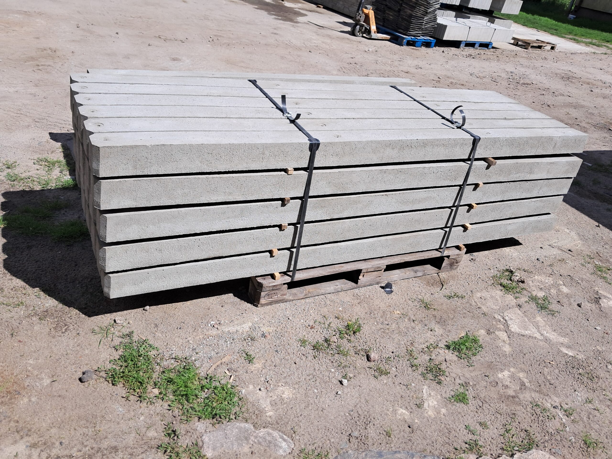betonowy Słupek do Siatki Wielabet Białogard/ Koszalin/ Kołobrzeg. Producent ogrodzen betonowych, systemy ogrodzeń panelowych