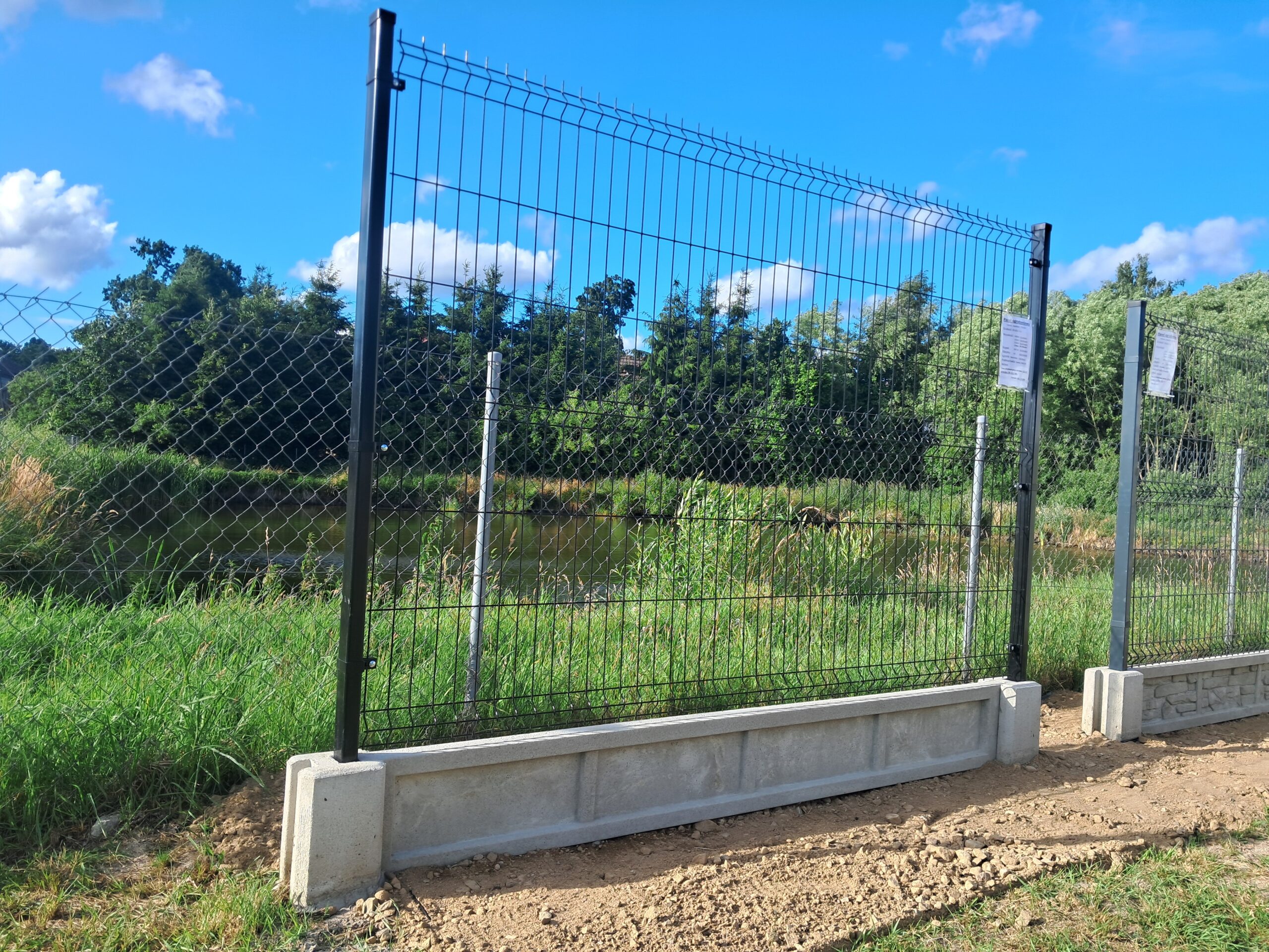 Ogrodzenia panelowe Wielabet, systemy ogrodzeń panelowych